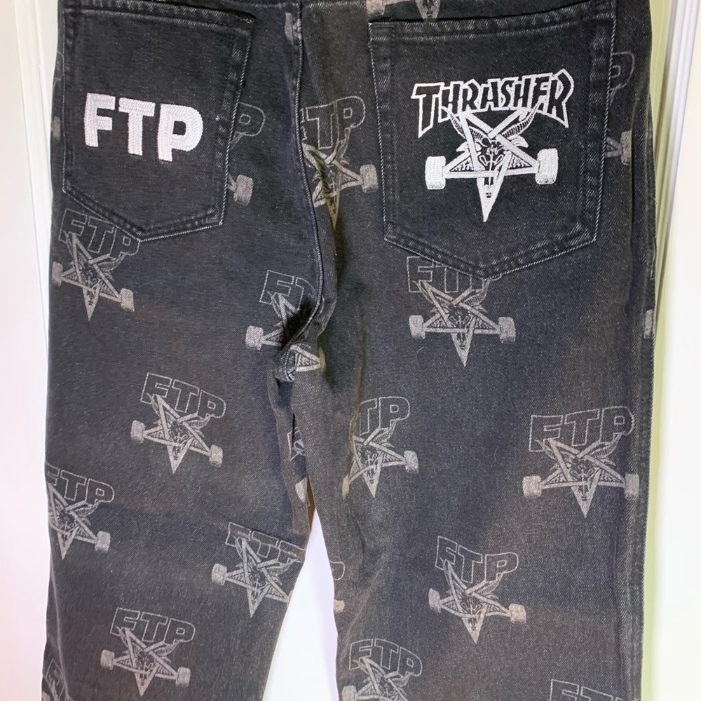 ❌SOLD❌ FTP x thrasher all over logo jeans - Picture 8 of 11